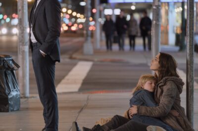 MILLIONAIRE SEES A BEGGAR WITH TWO CHILDREN AND RECOGNIZES HER. WHAT HE DID LEAVES EVERYONE SHOCKED.