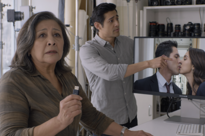 Un mes después de la boda de mi hija, el fotógrafo me llamó y dijo: “Señora, noté algo terrible en las fotos de la boda. ¡Venga de inmediato, no le diga nada a su hija!” Lo que me mostró en esas fotos… lo cambió todo…